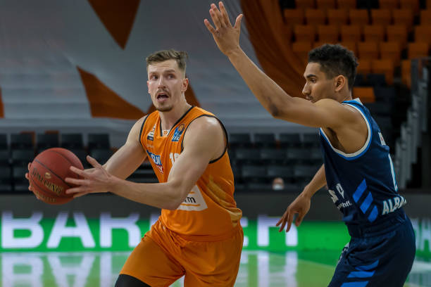 与传统豪门 与传统豪门