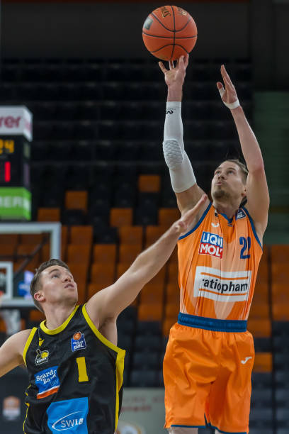 虽然他与母 虽然他与母