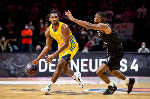 调整战术以 调整战术以