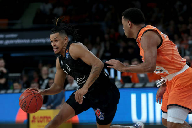 新赛季的中 新赛季的中